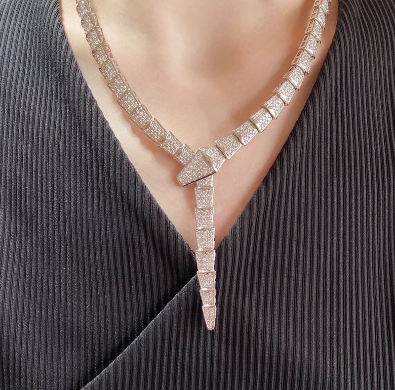Bv1g*ai necklaces